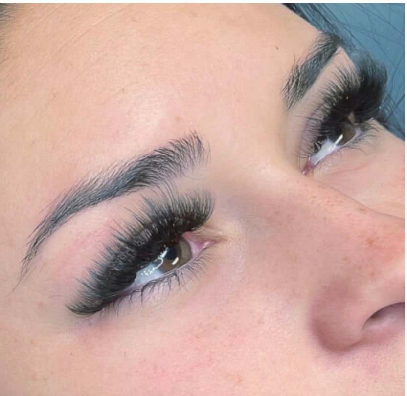 Dramatic lash extensions
